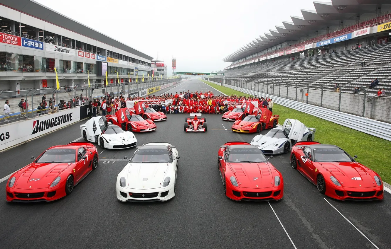 Фото обои фон, Феррари, команда, Ferrari, болид, трибуны, суперкары, гоночный