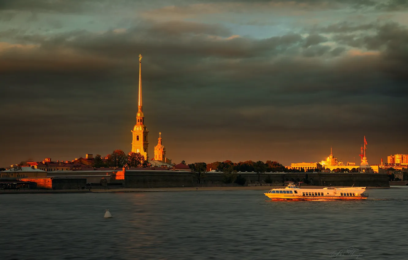 Фото обои пейзаж, закат, город, река, вечер, Питер, катер, Санкт-Петербург