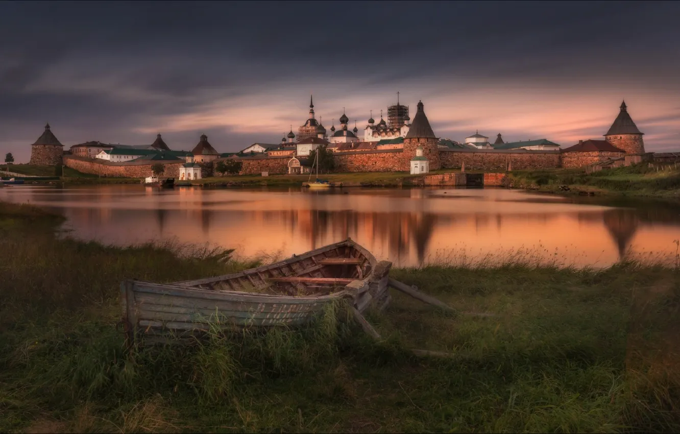 Фото обои небо, река, лодка, вечер, Соловецкие острова, Спасо-Преображенский монастырь, Влад Соколовский