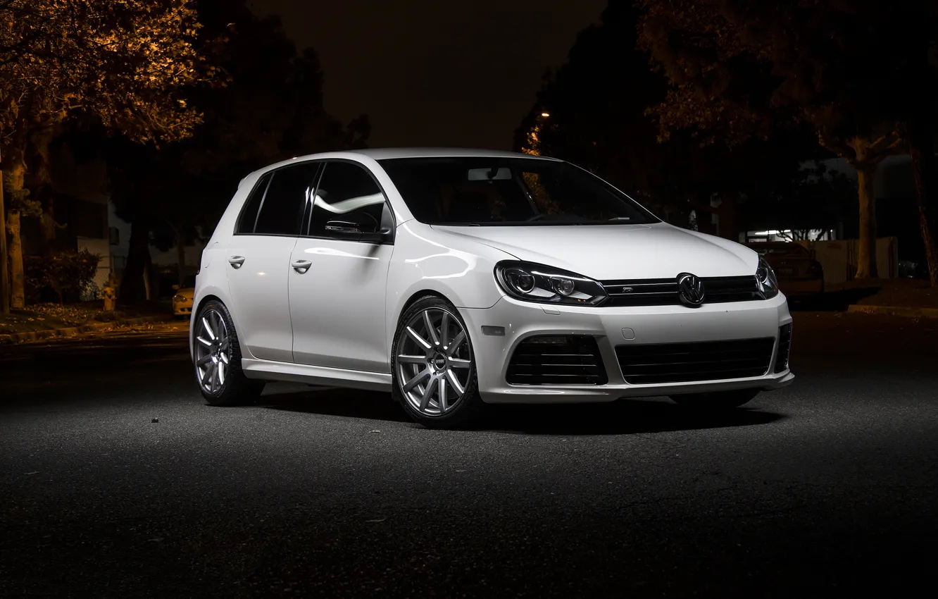 Фото обои Volkswagen, Candy, White, Golf, Matte, Gunmetal, V702