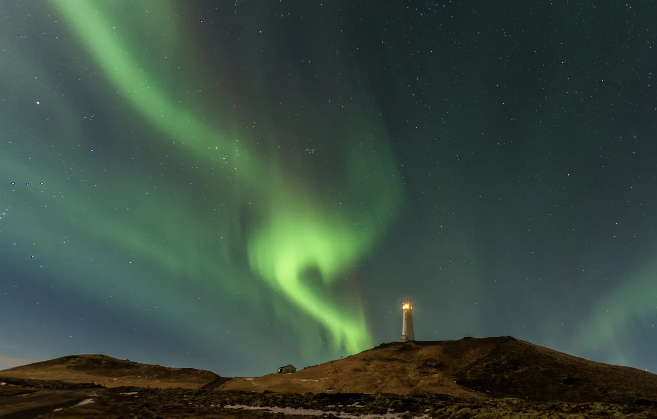 Фото обои небо, звезды, маяк, северное сияние, Исландия