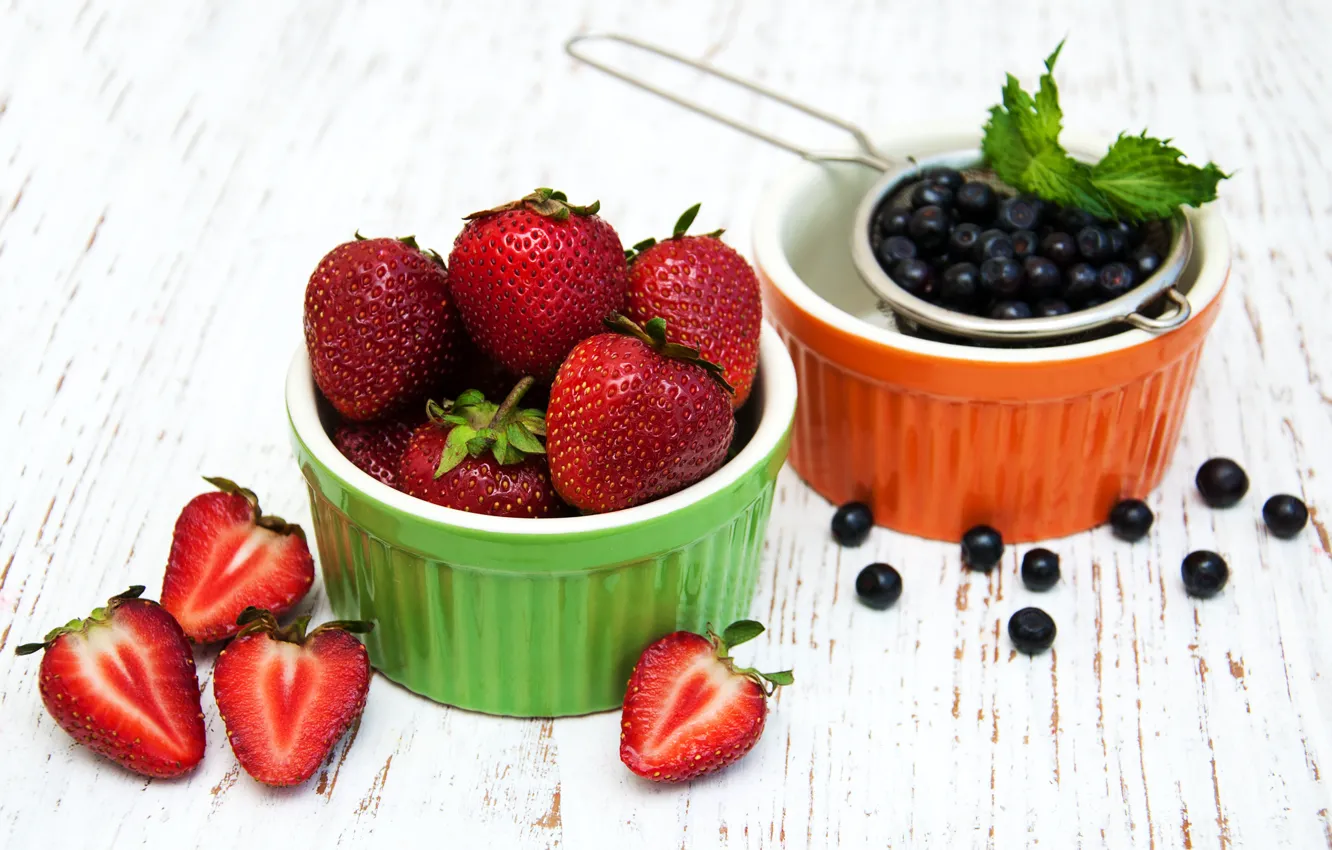 Фото обои ягоды, клубника, черная, смородина, Olena Rudo