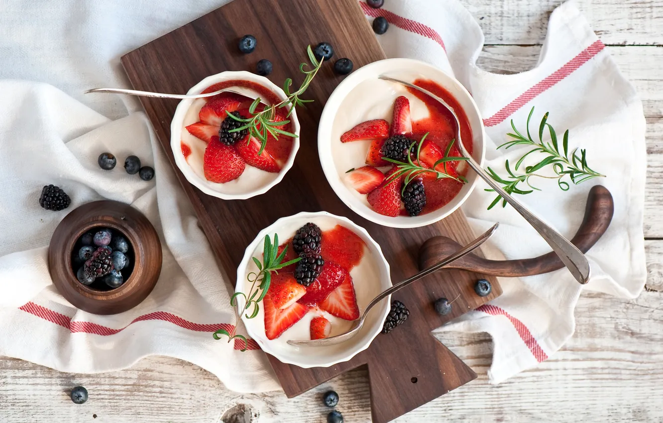 Фото обои ягоды, черника, клубника, ежевика, творожный завтрак