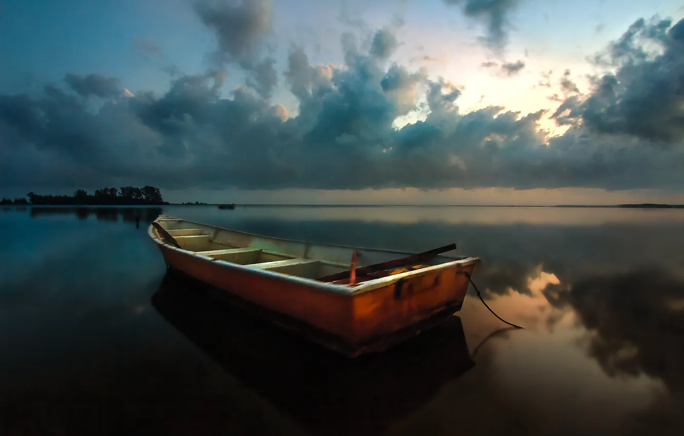 Фото обои облака, рассвет, лодка, залив