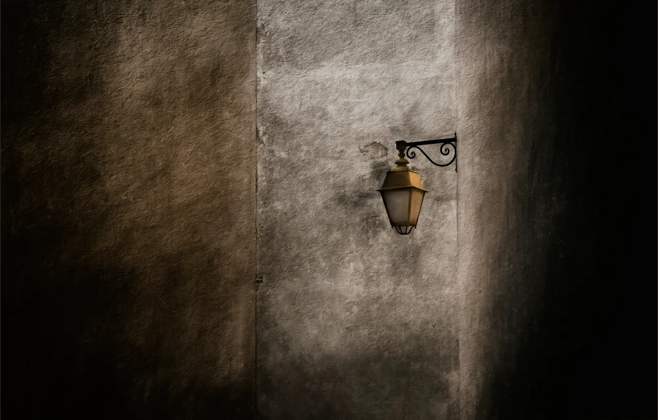 Фото обои стена, фонарь, wall, lantern, Gilbert Claes
