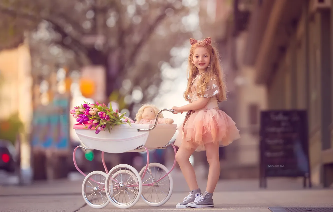Фото обои улица, девочка, коляска