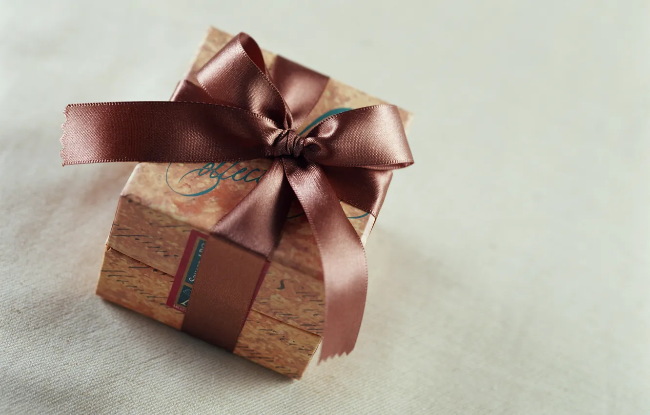 Фото обои подарок, лента, бантик, коричневая, коробочка