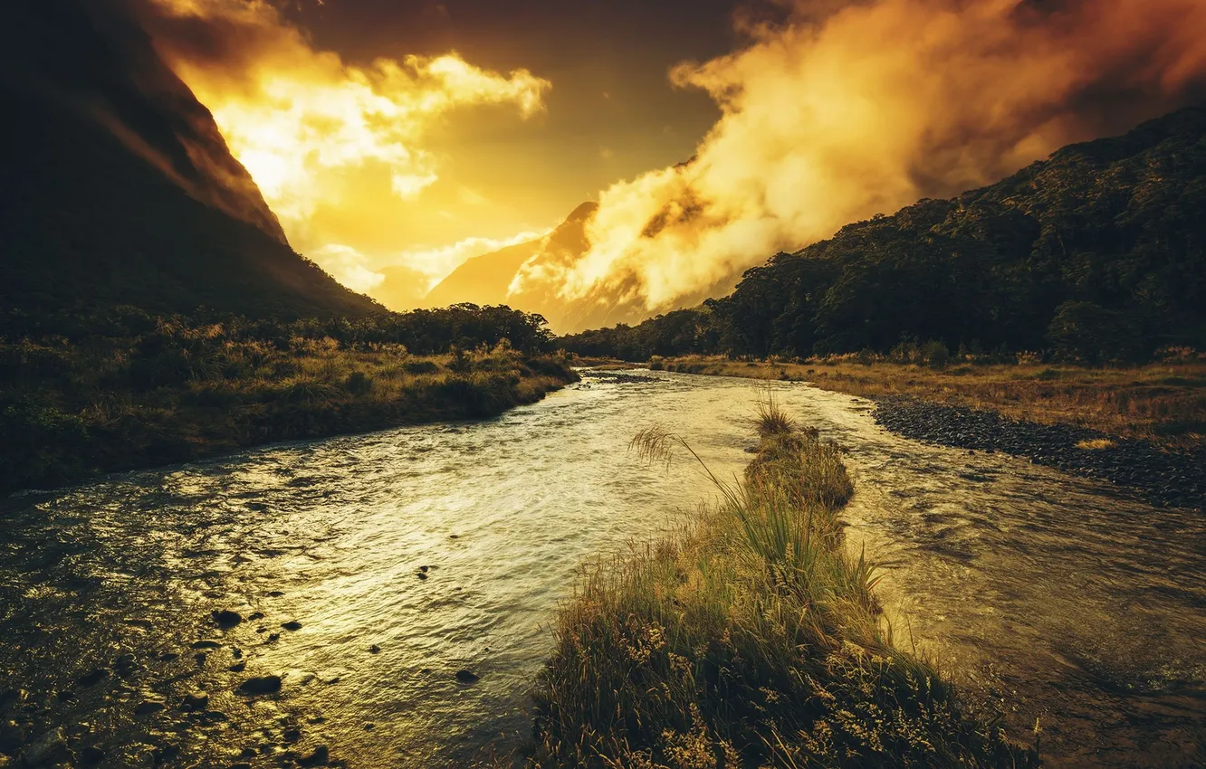 Фото обои трава, вода, свет, горы, тучи, речка