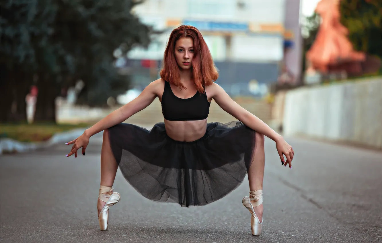Фото обои дорога, девушка, поза, юбка, руки, балерина, пуанты, Александр Белолипецкий