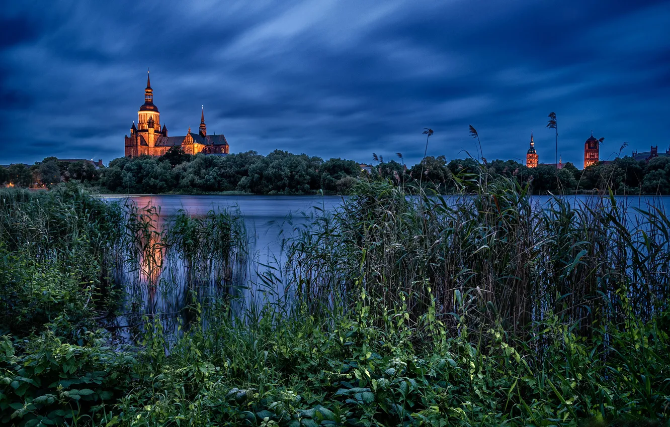 Фото обои озеро, вечер, Германия, камыш, церковь, Germany, Церковь Святой Марии, Stralsund