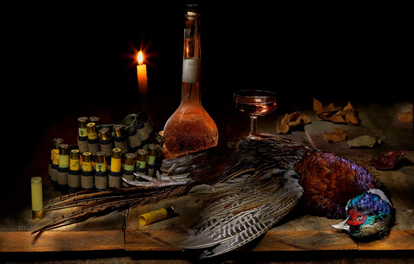 Фото обои вино, птица, бокал, бутылка, еда, свеча, черный фон, натюрморт