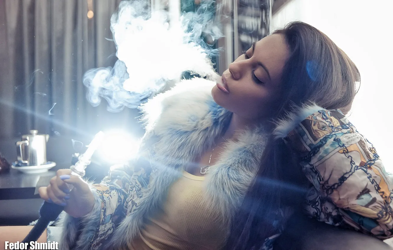 Фото обои девушка, дым, брюнетка, фотограф, фёдр шмидт, кольян