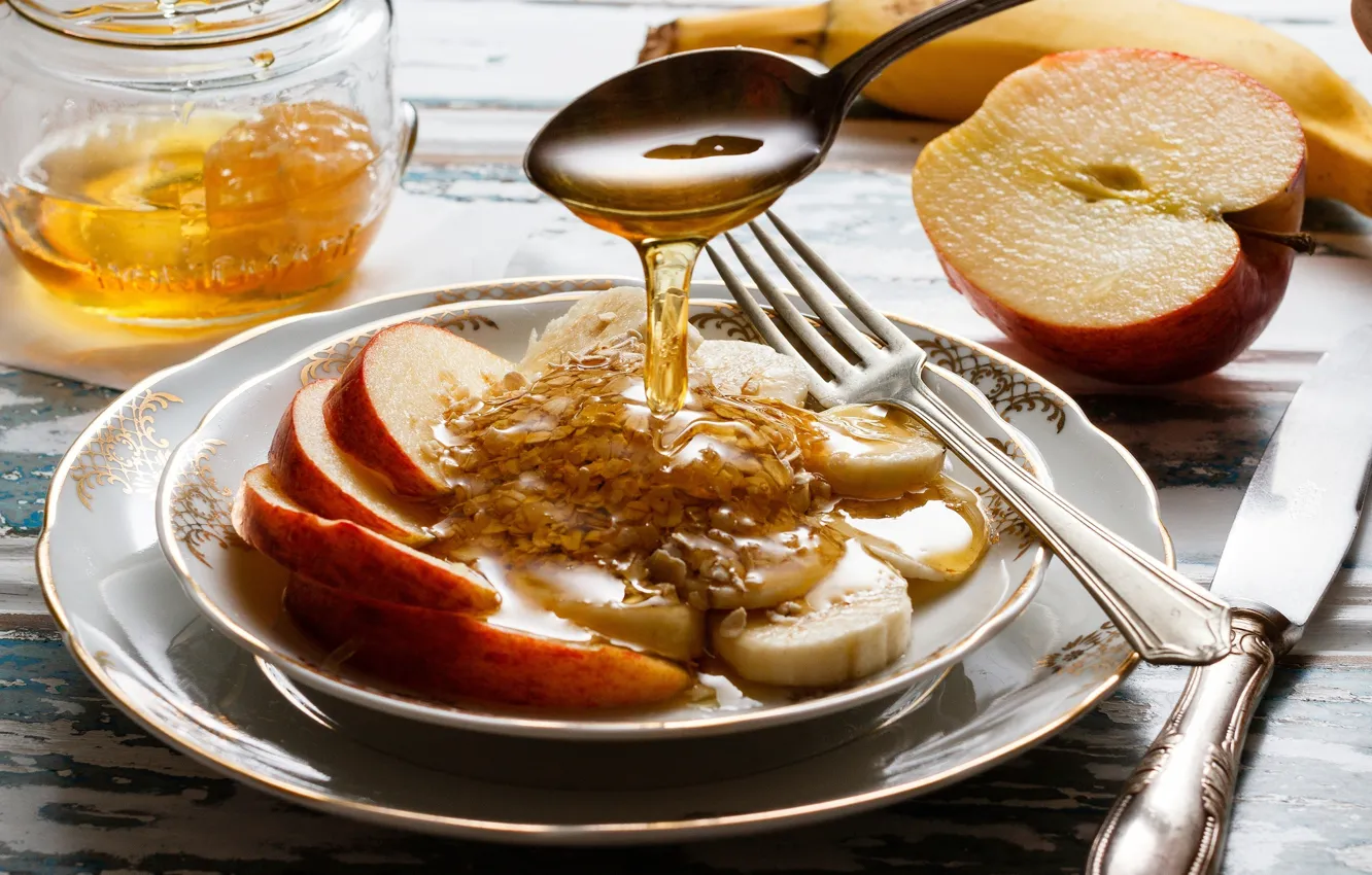Фото обои яблоки, завтрак, мед, ложка, нож, бананы, тарелки, вилка