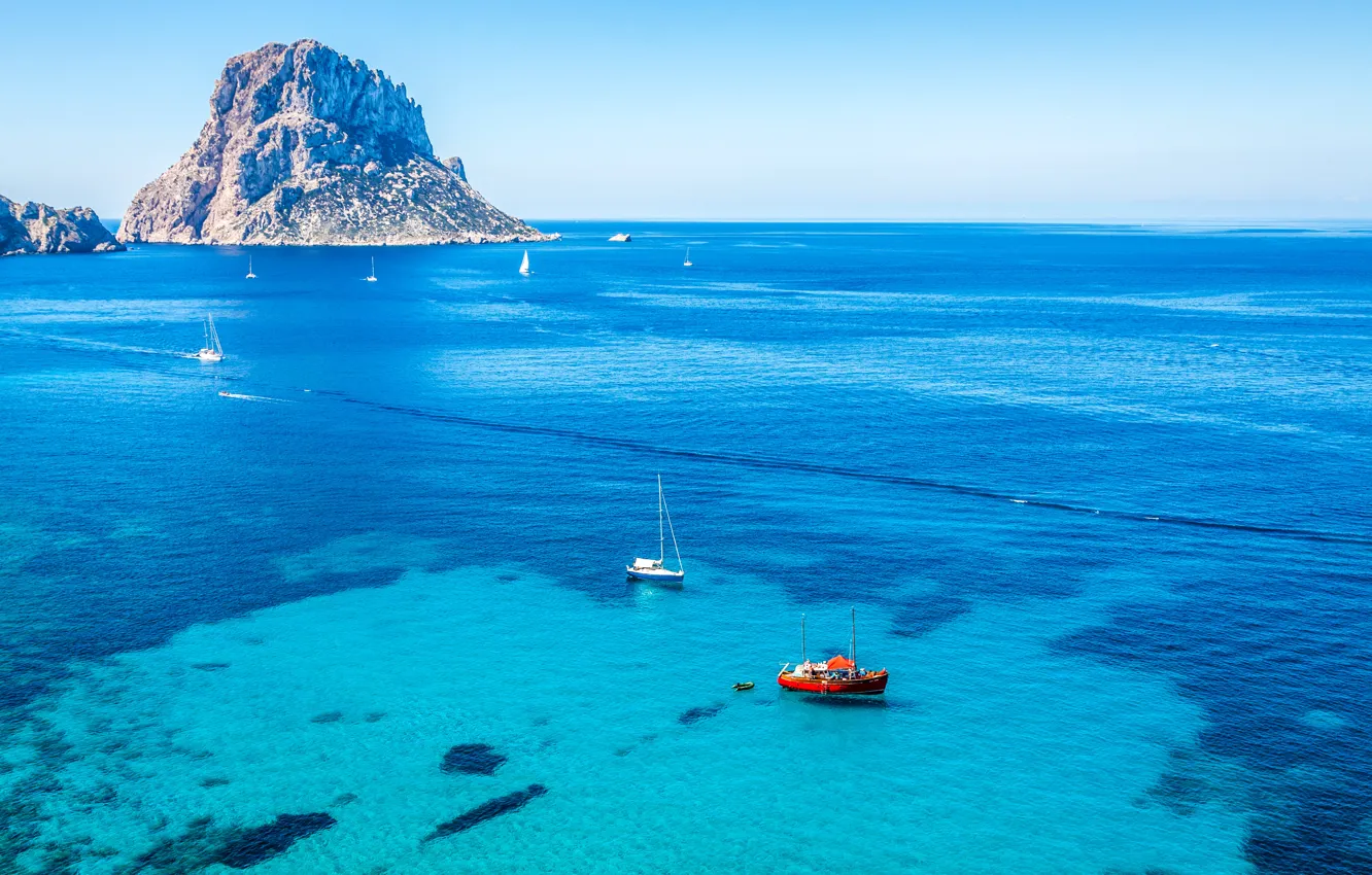 Фото обои море, скалы, яхты, горизонт, Испания, Ibiza
