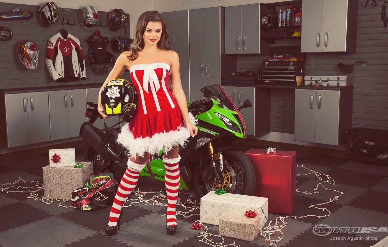 Фото обои взгляд, Девушки, шлем, позирует над мотоциклом Kawasaki Ninja ZX-6R, девушка Dessie