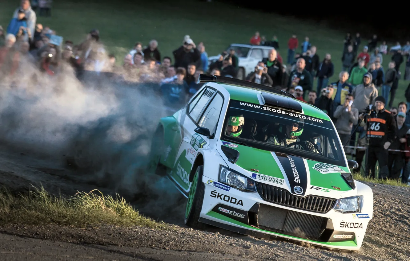 Фото обои Пыль, WRC, Rally, Зрители, Skoda, Fabia