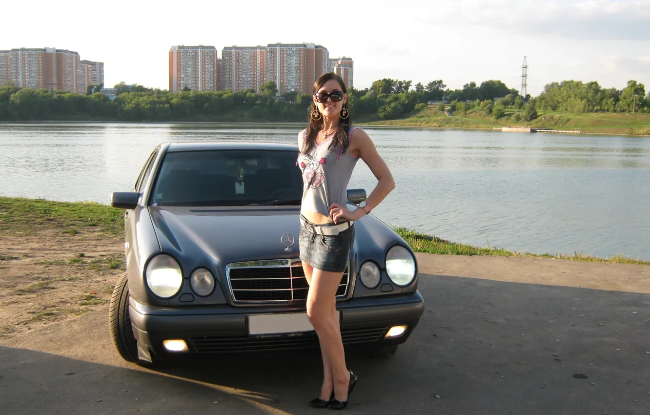 Фото обои авто, девушка, река, Девушки, очки, Mercedes