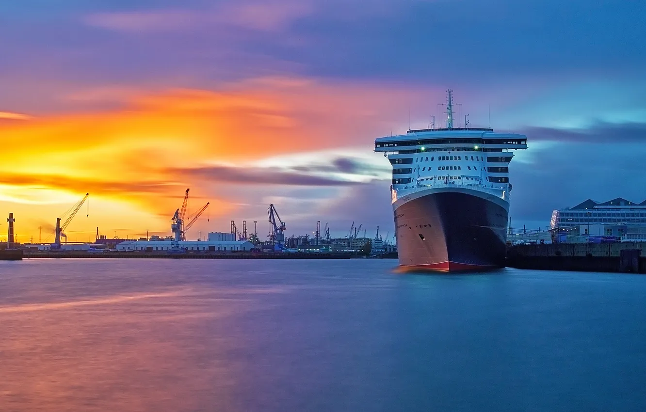 Фото обои море, рассвет, корабль, здания, порт, судно, акватория, краны