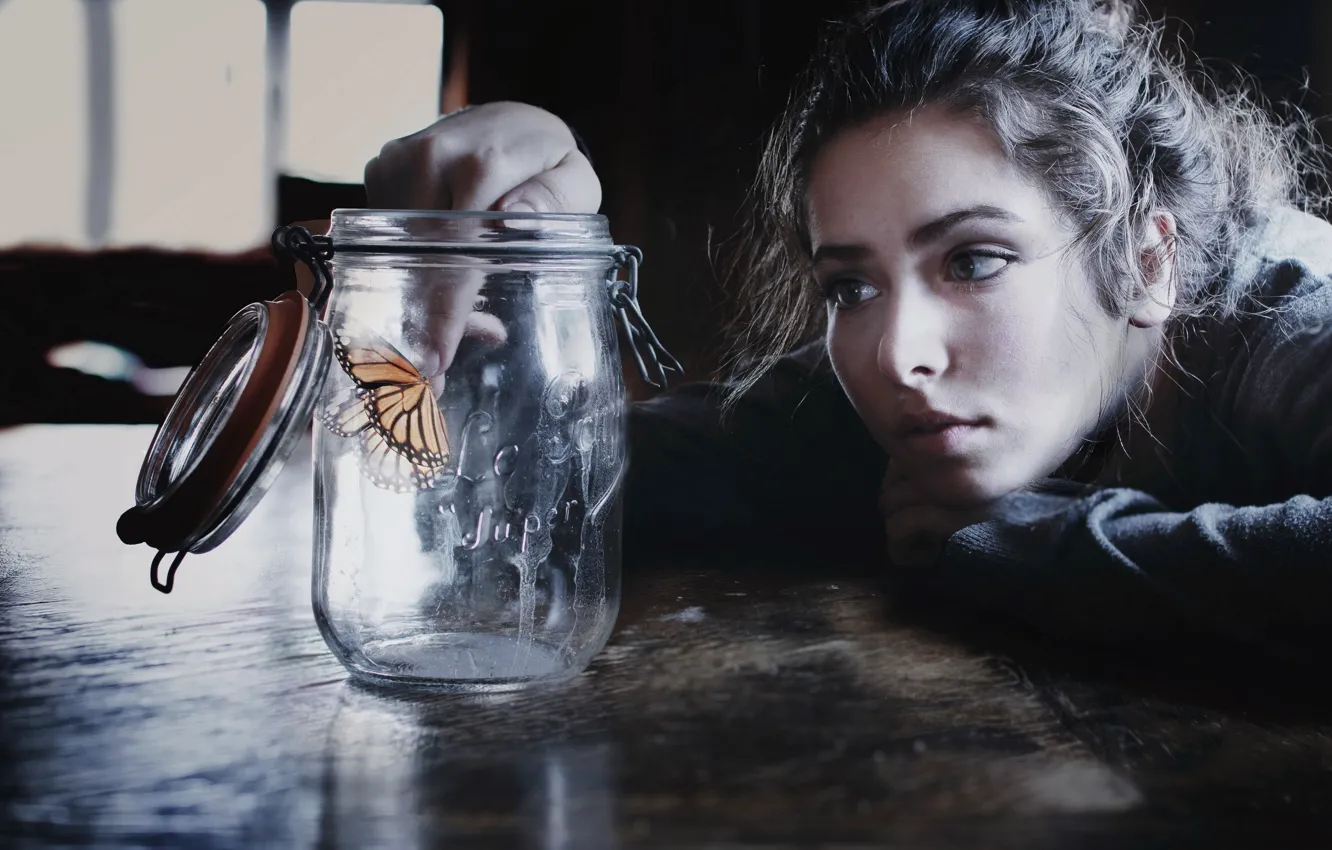 Фото обои Girl, photo, butterfly, mood, face, brunette, look, table