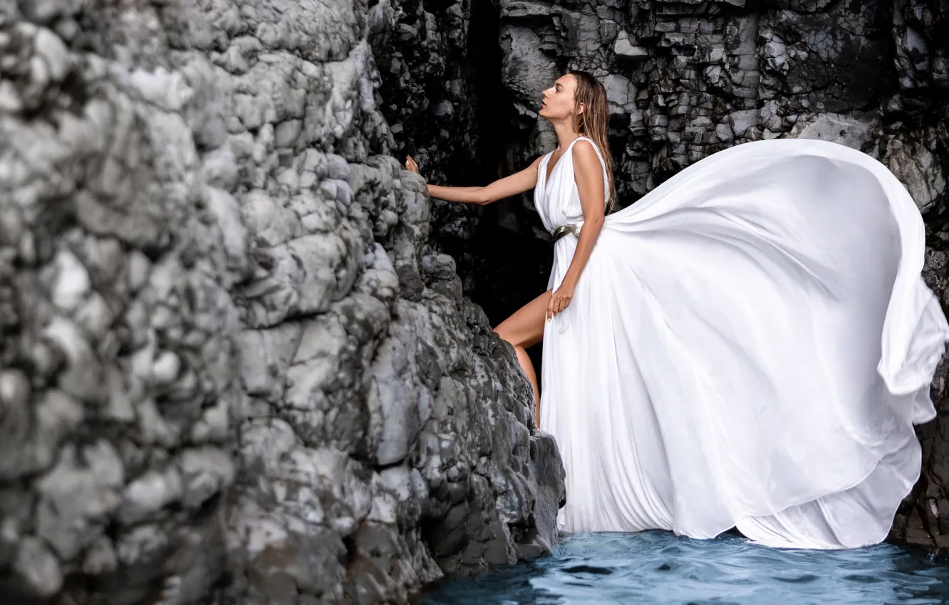 Фото обои girl, wet, long hair, dress, legs, sea, breast, photo