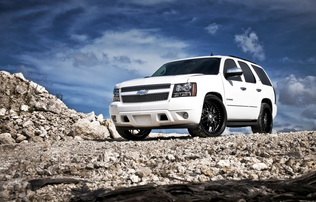 Фото обои небо, камни, white, wheels, шевроле, chevrolet, тахо, tahoe