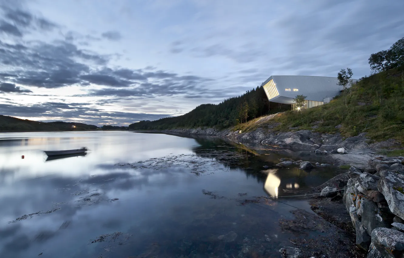 Фото обои лес, озеро, лодка, здание, Petter Dass Museum