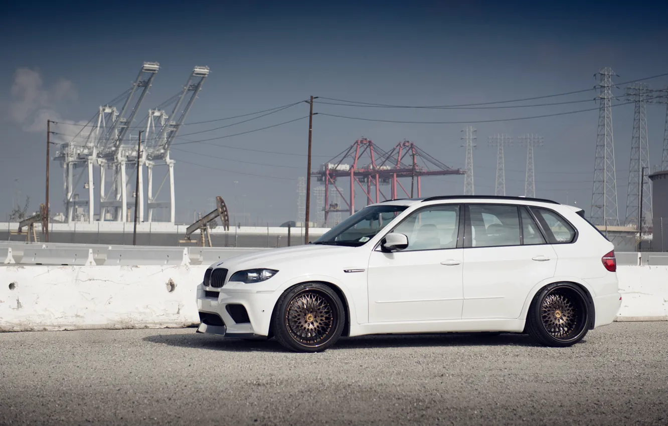 Фото обои BMW, white, tuning, X5M