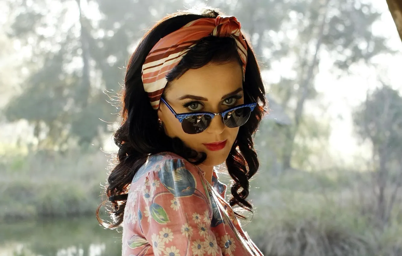 Фото обои взгляд, девушка, очки, певица, знаменитость, katy perry, кэти перри