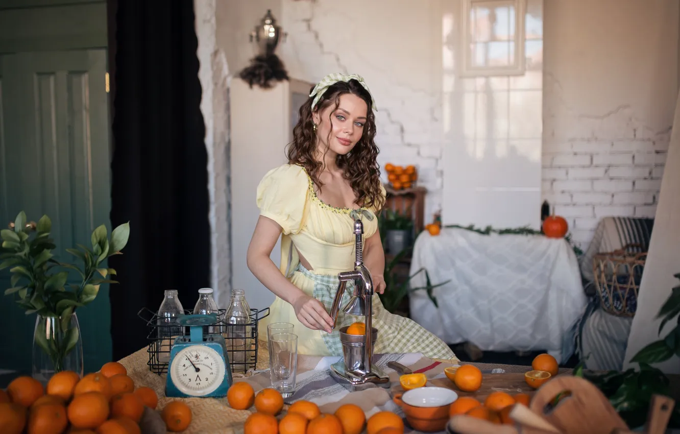 Фото обои juice, model, women, brunette, table, plants, yellow dress, apron