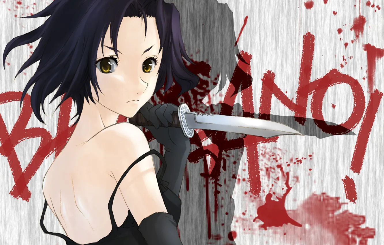Фото обои девушка, оружие, стена, надпись, кровь, пятна, нож, baccano!