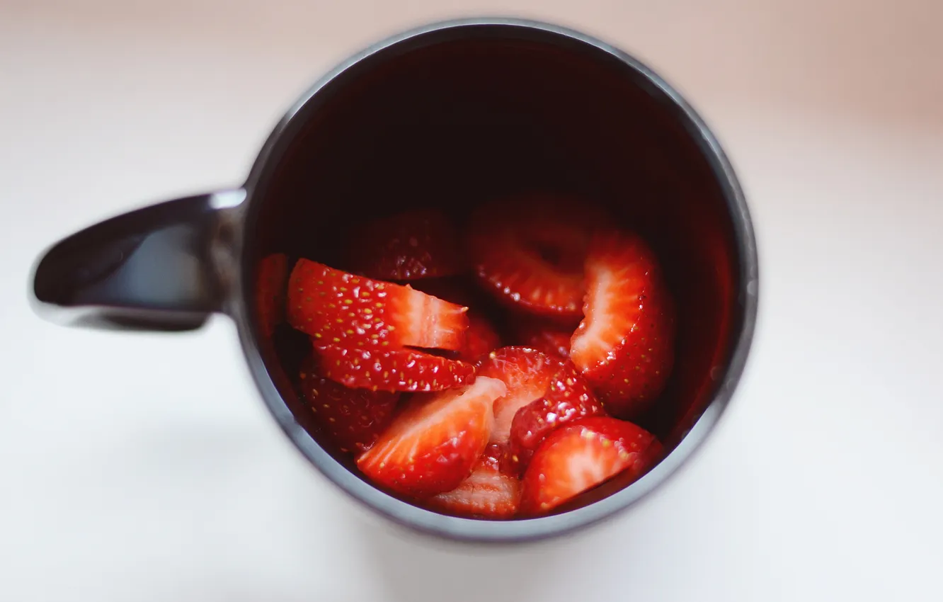 Фото обои ягоды, клубника, кружка, чашка, красные