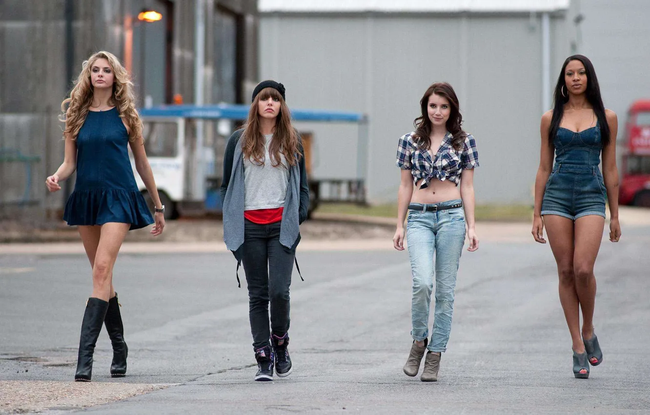 Фото обои сериал, 2010, Emma Roberts, красивые девушки, Universal Pictures, Tamsin Egerton, 4.3.2.1, Ophelia Lovibond