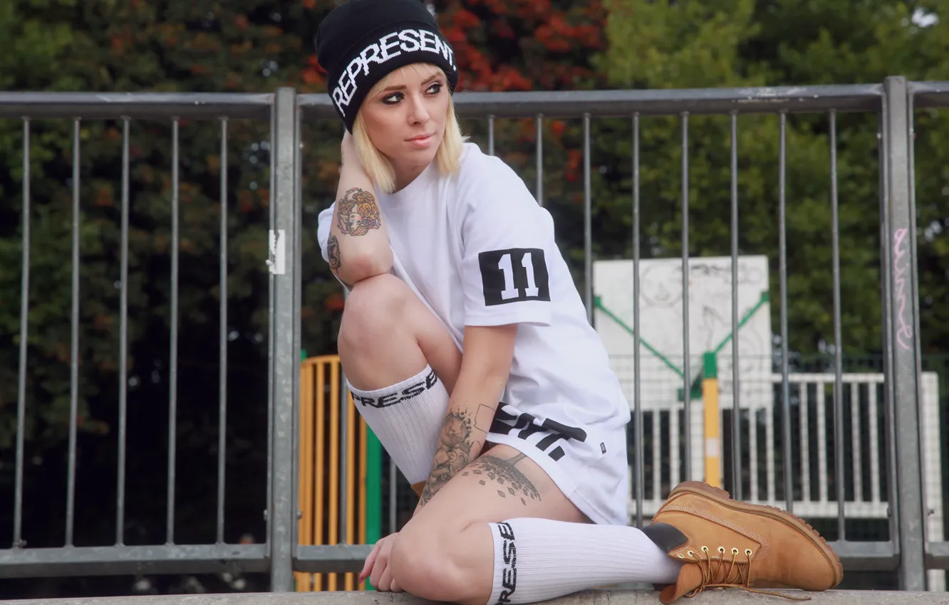 Фото обои girl, woman, model, tattoo, cap, blonde, tattoos, female