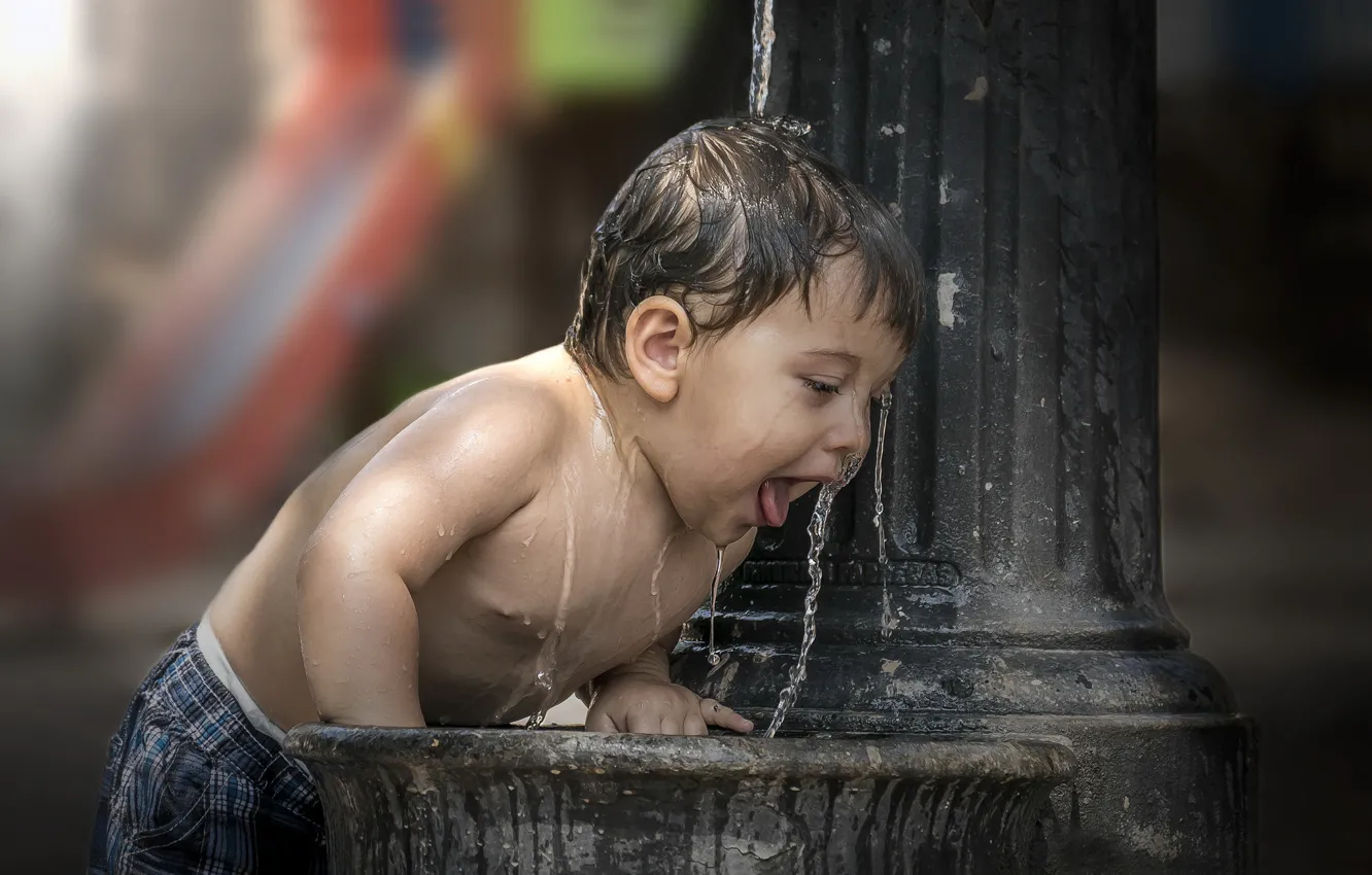 Фото обои вода, мальчик, фонтан