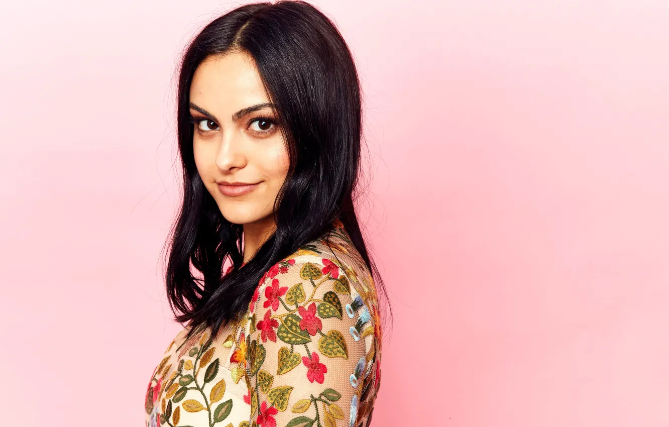 Фото обои фон, портрет, макияж, актриса, брюнетка, прическа, красотка, Camila Mendes
