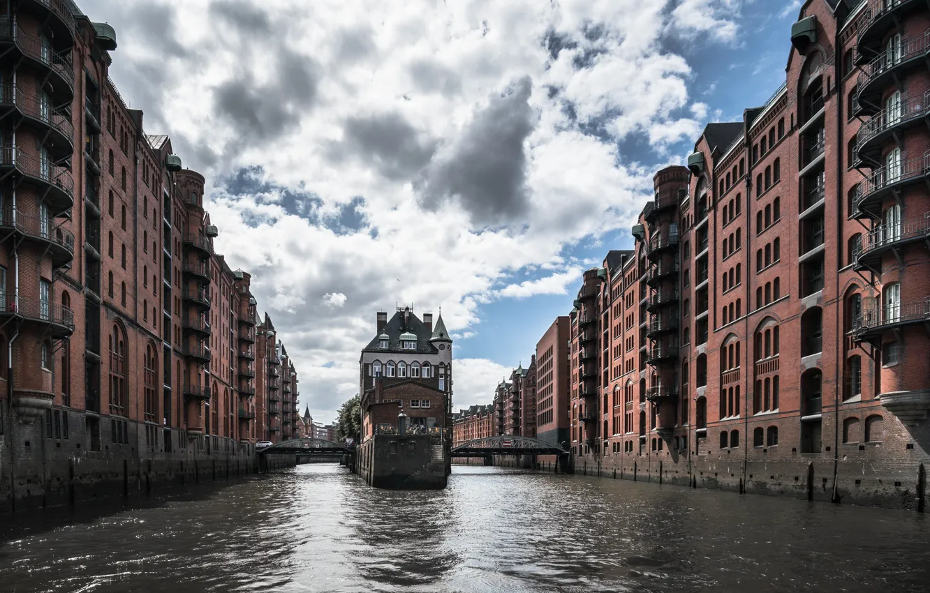 Фото обои город, река, архитектура, Гамбург, Шпайхерштадт