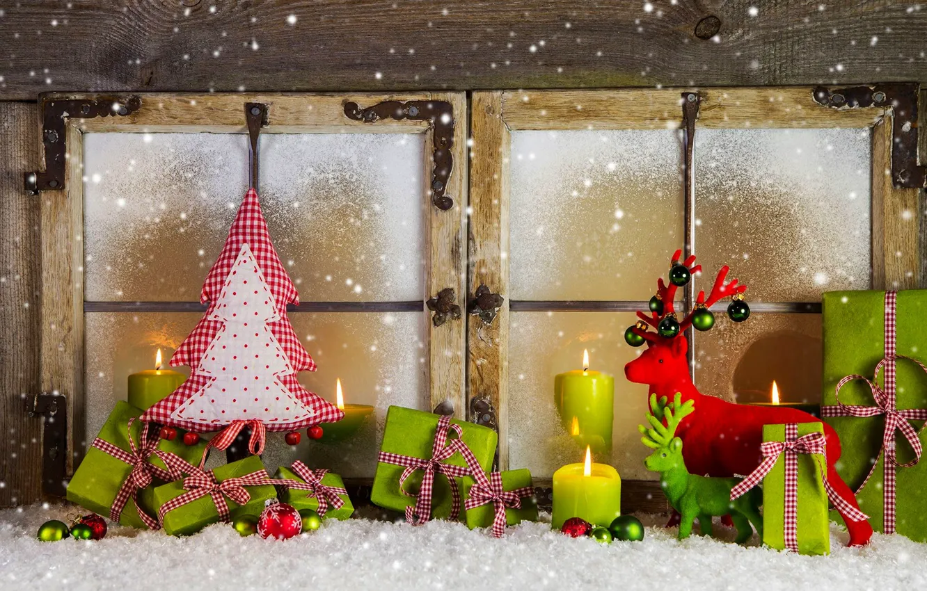 Фото обои зима, снег, украшения, праздник, шары, елка, свечи, окно