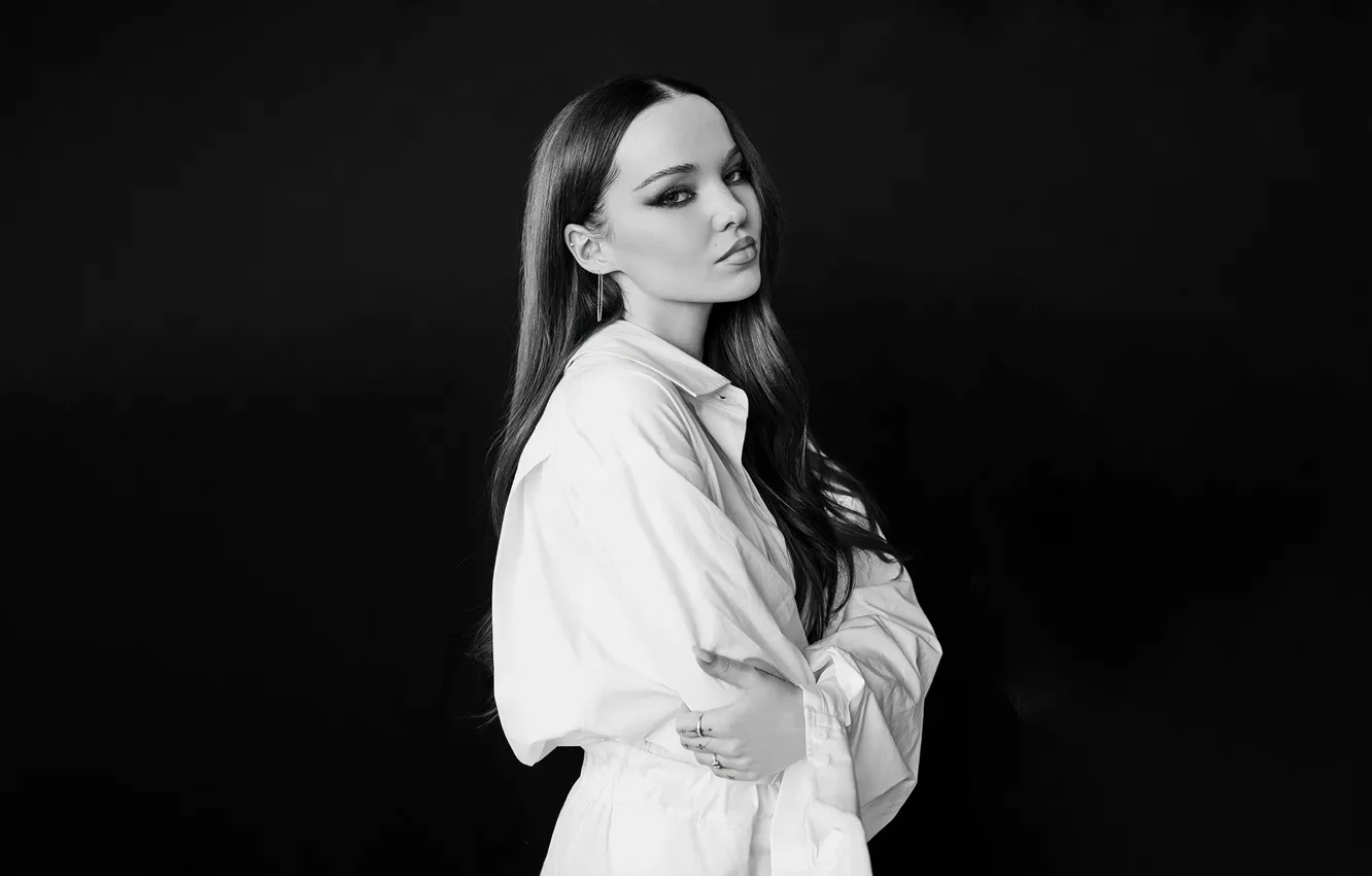 Фото обои взгляд, девушка, фото, модель, макияж, черно-белое, красивая, Dove Cameron