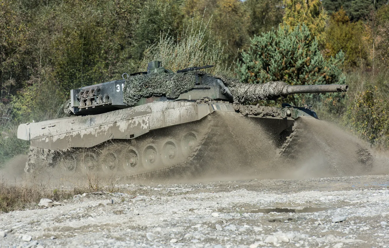 Фото обои грязь, танк, боевой, Leopard 2, маневры