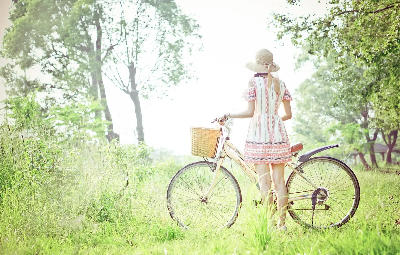 Фото обои девушка, свет, велосипед