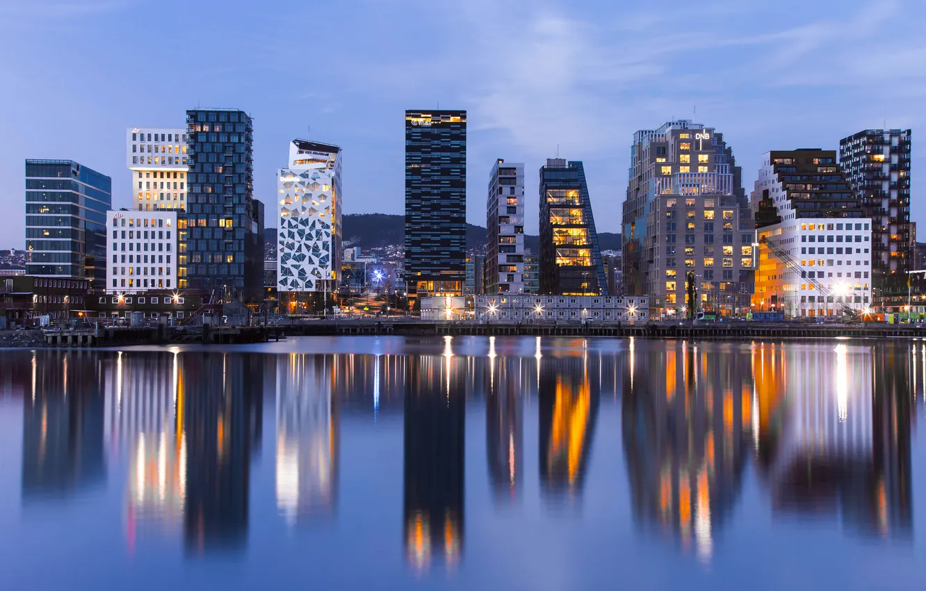 Фото обои вода, город, огни, отражение, вечер, подсветка, Норвегия, Осло