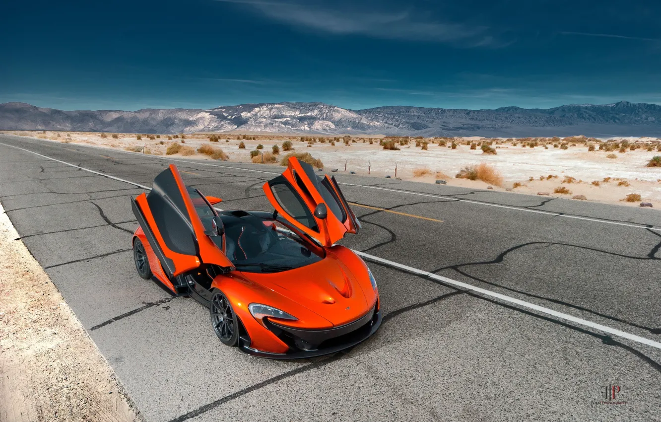 Фото обои McLaren, Orange, Front, Hybrid, Death, Sand, Supercar, Valley