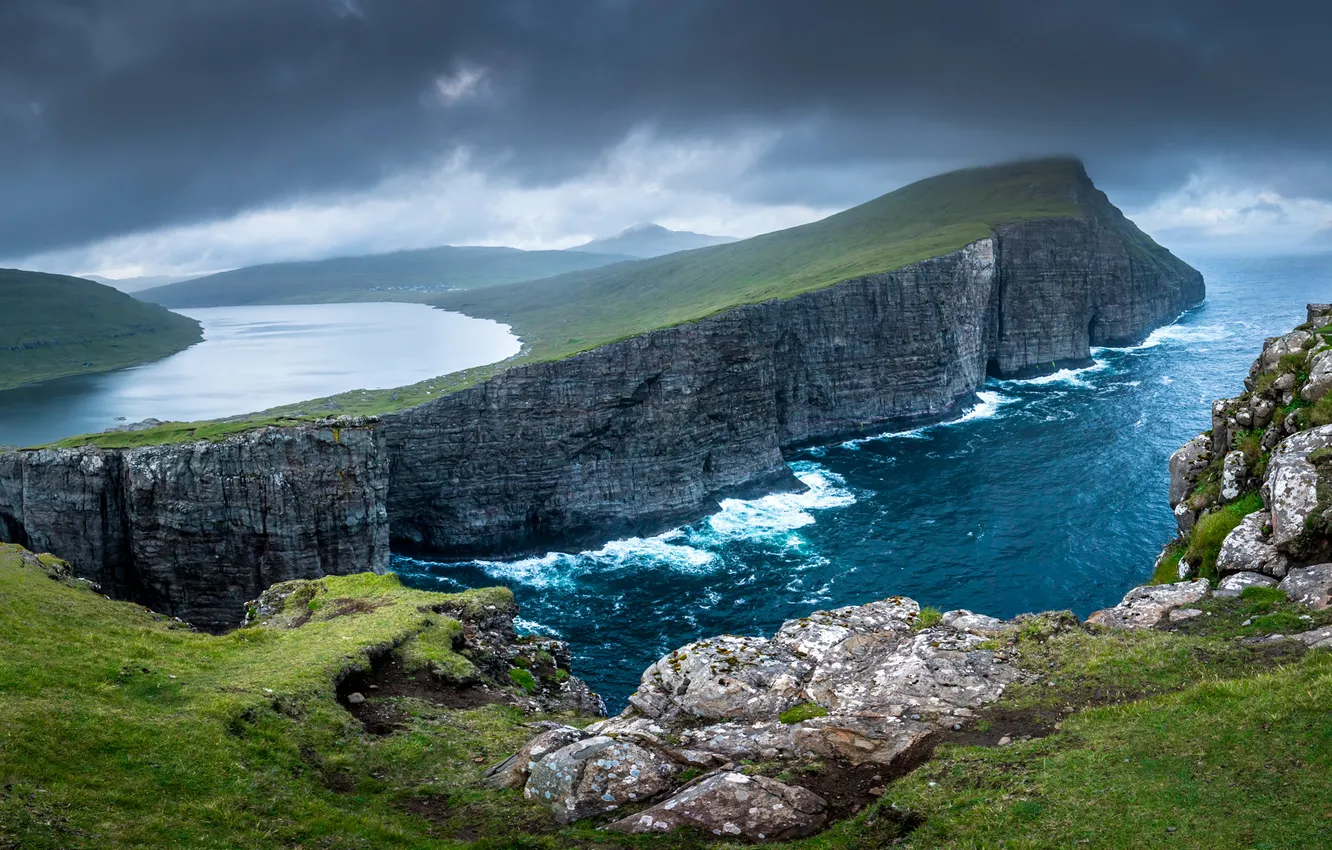 Фото обои Faroe Islands, Vágar, Við Kirkjar