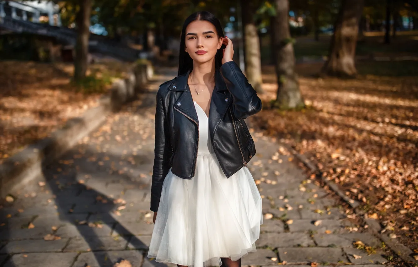 Фото обои girl, forest, dress, nature, model, pretty, brunette, jacket