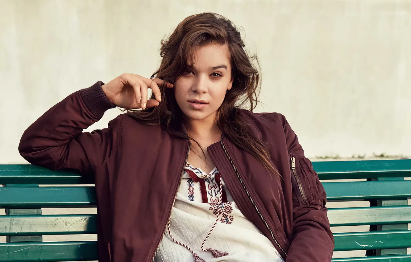 Фото обои взгляд, девушка, лицо, поза, куртка, Hailee Steinfeld