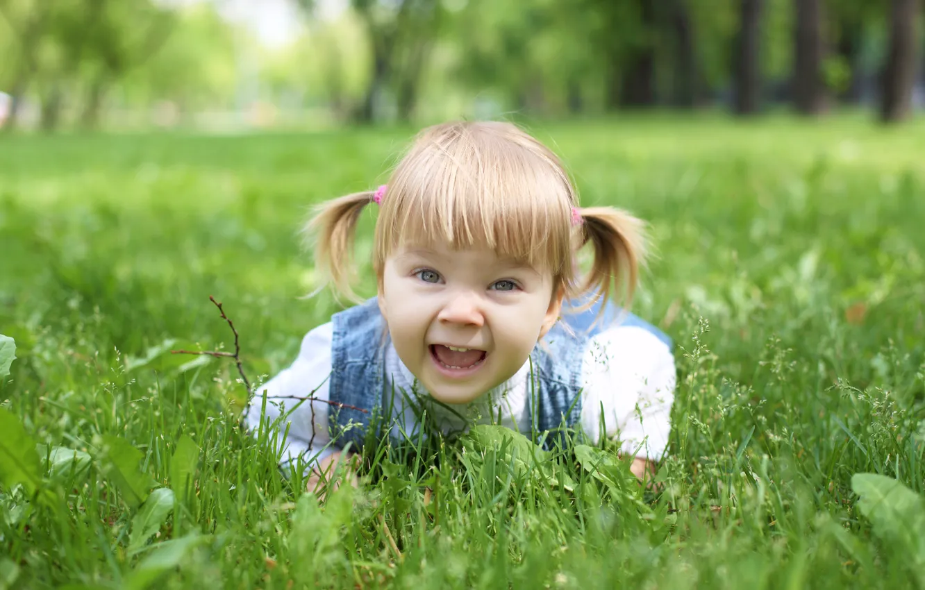 Фото обои трава, счастье, дети, детство, парк, ребенок, grass, park