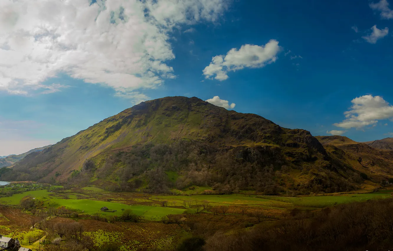 Фото обои небо, облака, деревья, горы, озеро, домик, Уэльс, Сноудония