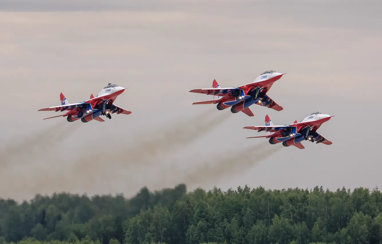 Фото обои истребители, взлет, MiG-29, МиГ-29, стрижи