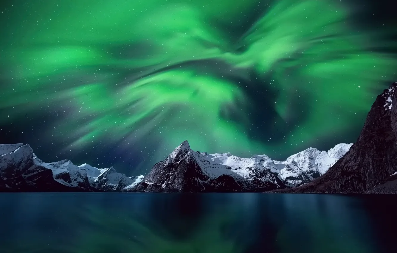 Фото обои небо, звезды, снег, горы, ночь, северное сияние, Норвегия, Лофотенские острова