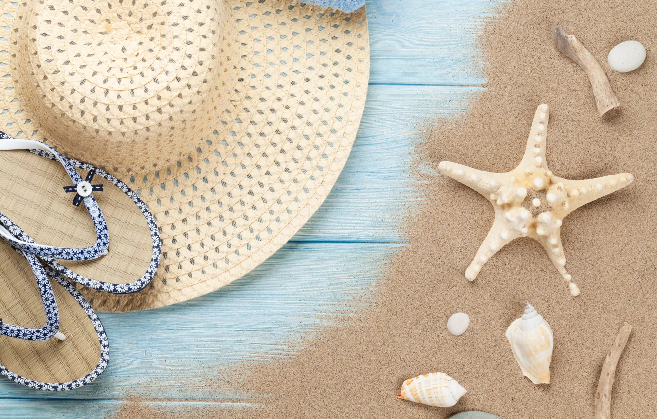 Фото обои песок, пляж, лето, шляпа, очки, ракушки, summer, beach